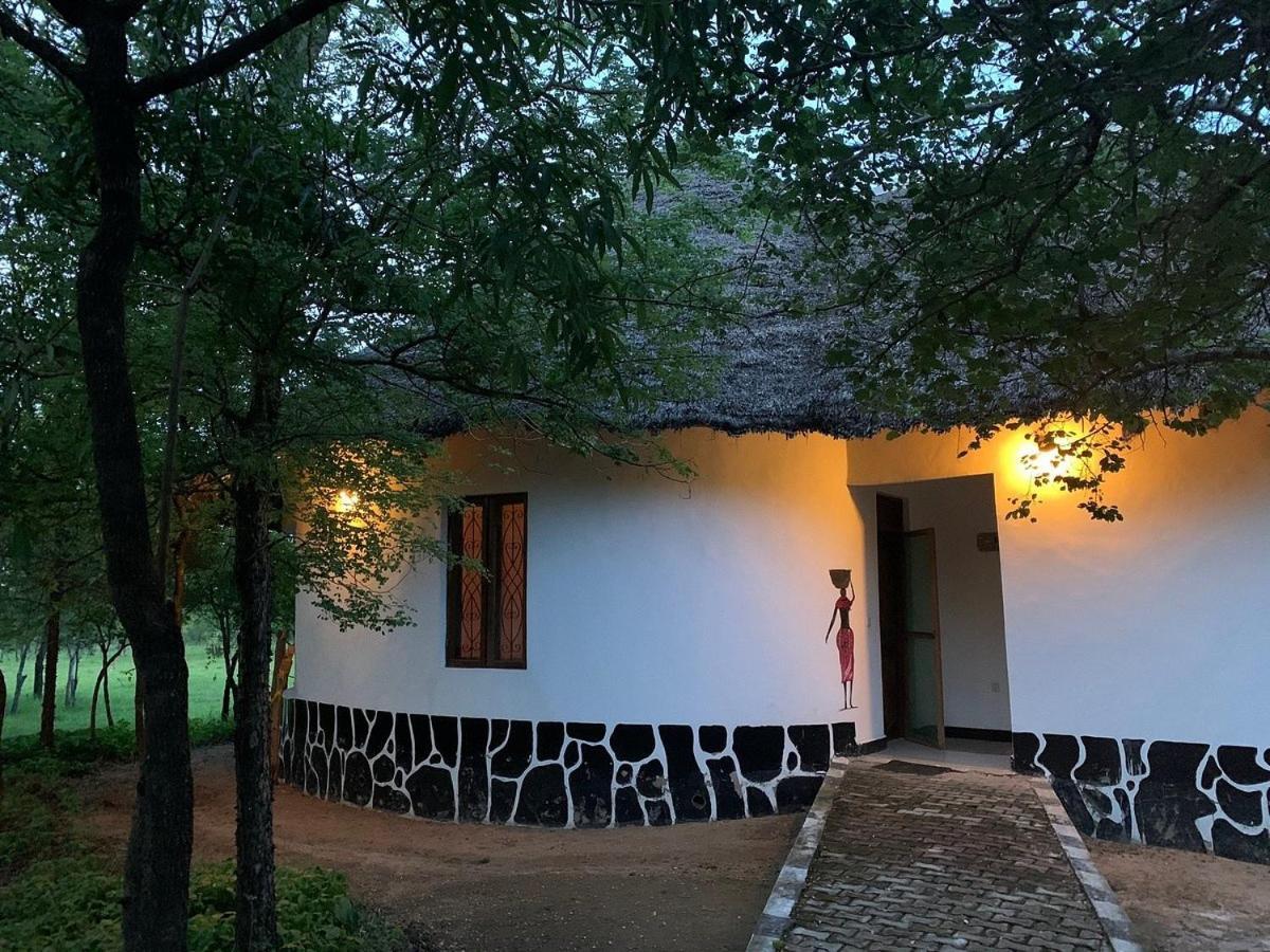 Voyage Village Lodge Mikumi Exterior photo